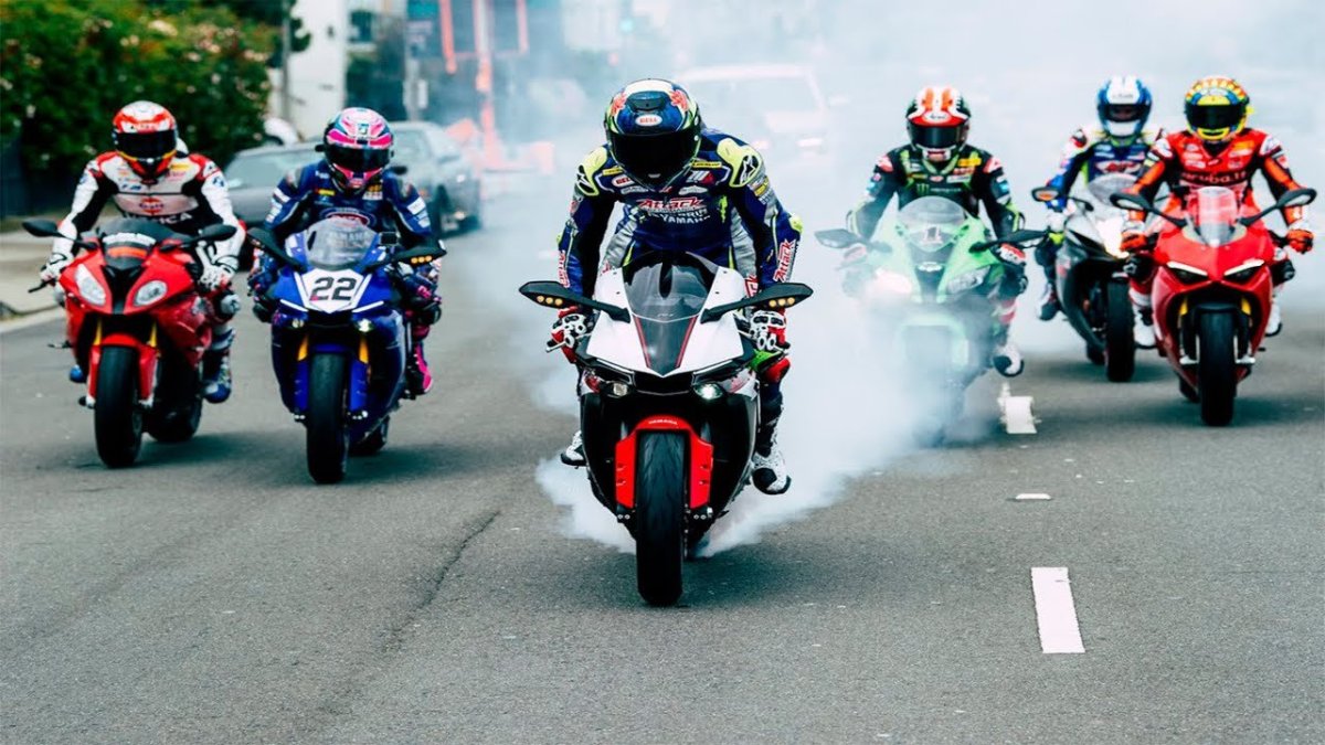 Толпа мотоциклистов