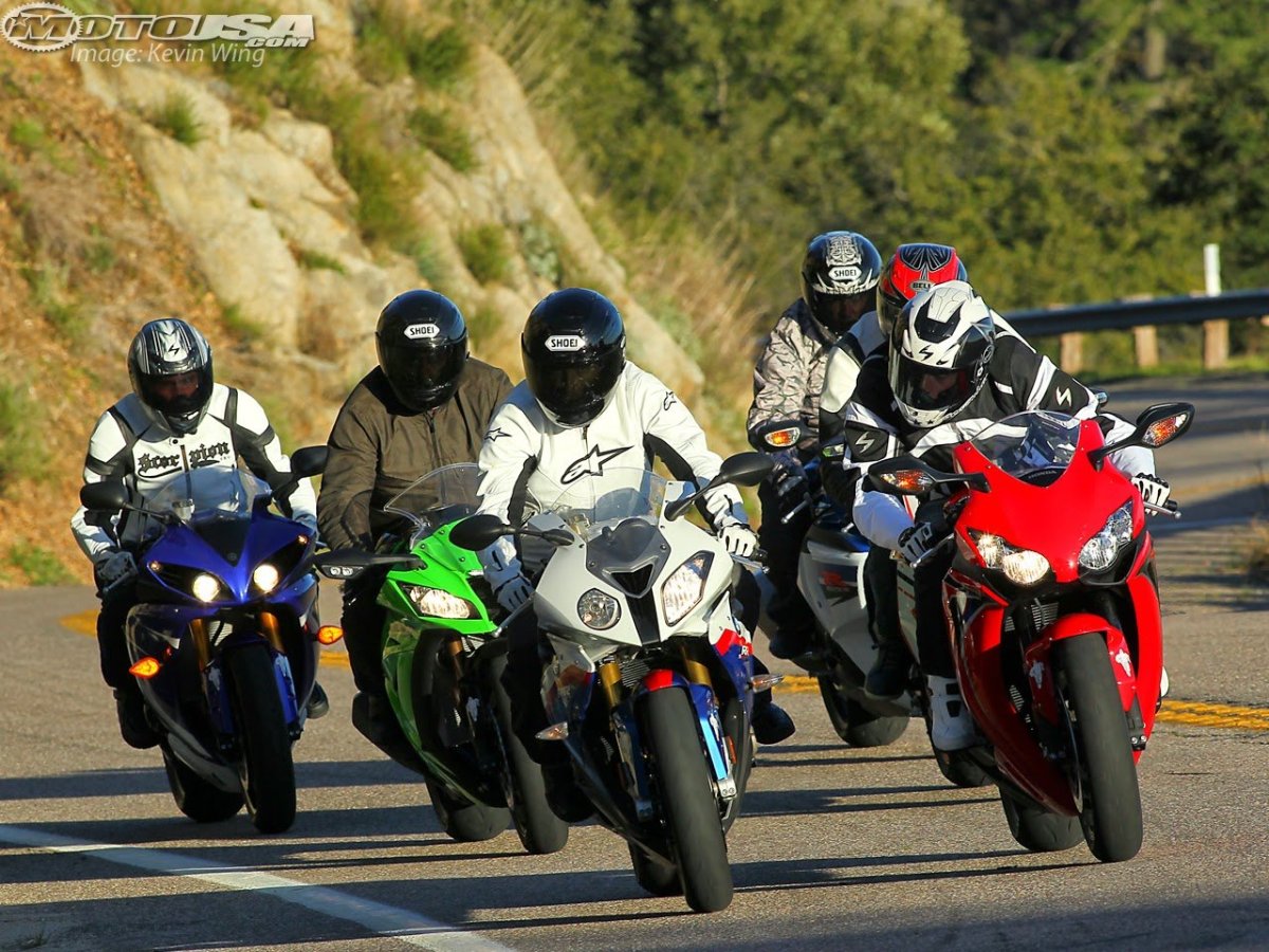 Байкер на мотоцикле