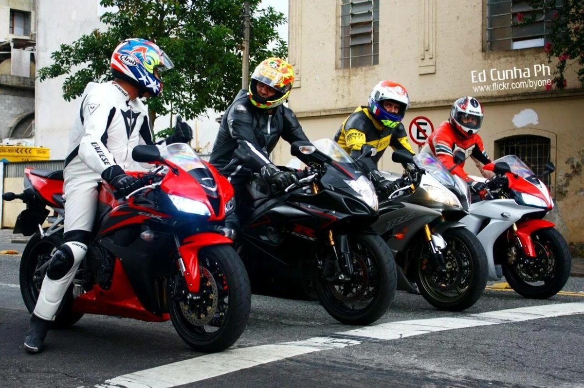 Yamaha r6 vs Honda cbr600rr