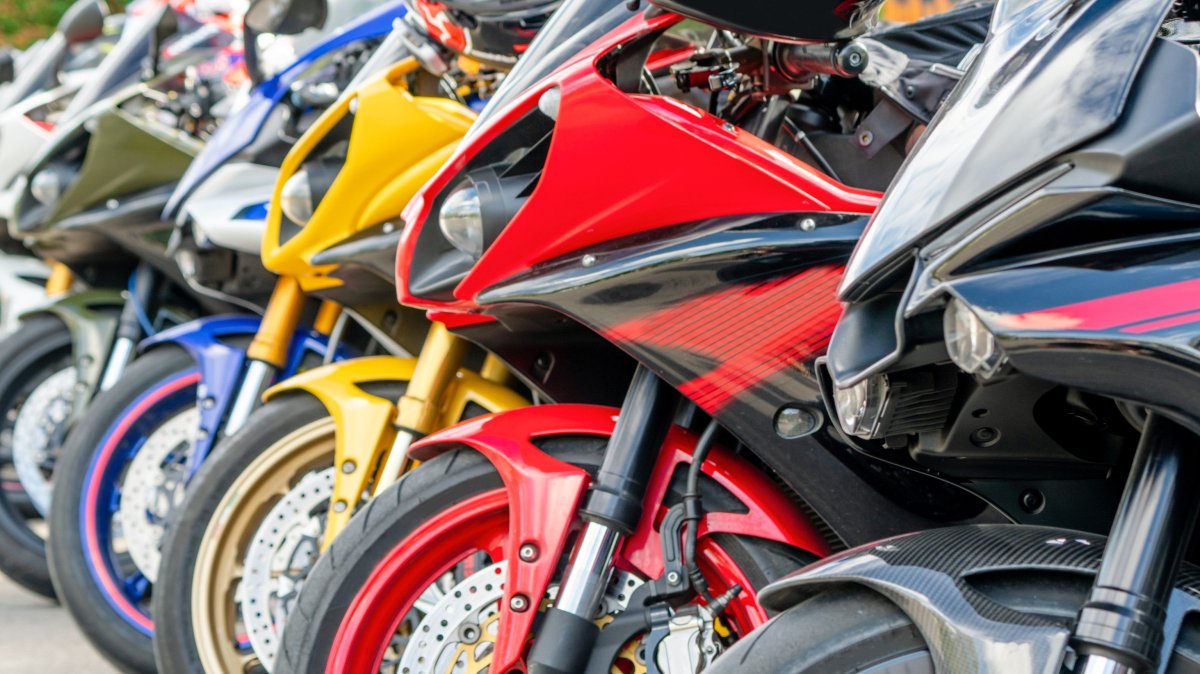 Мотоцикл на парковке