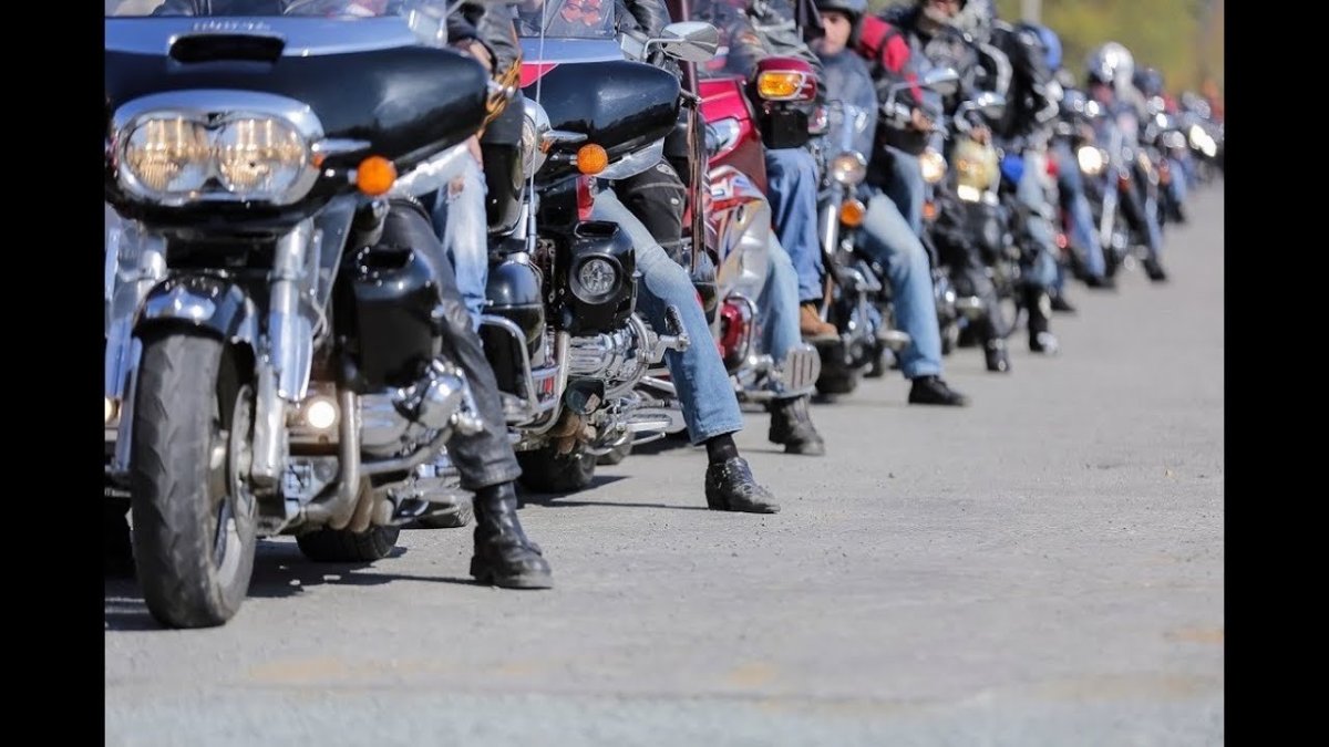 Колонна байкеров