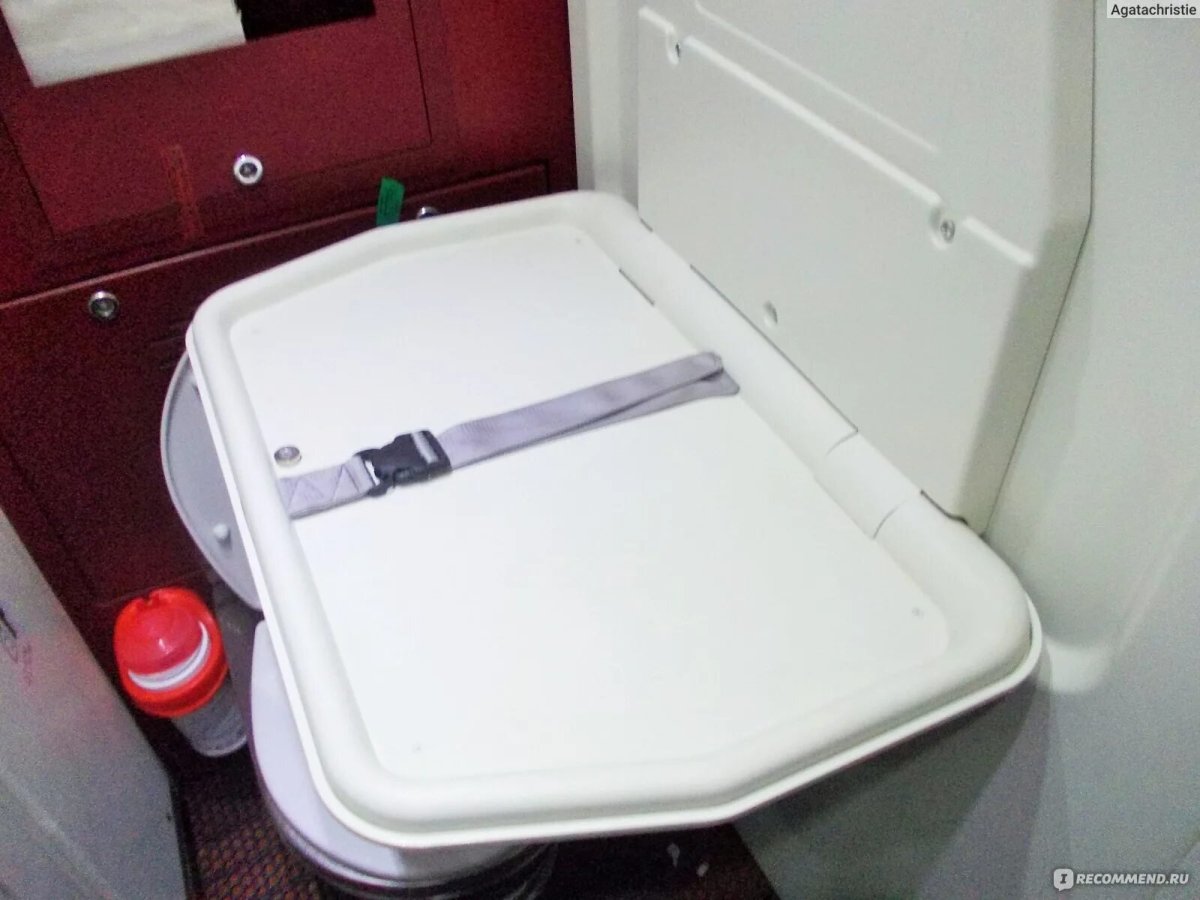 Туалет с пеленальным столом