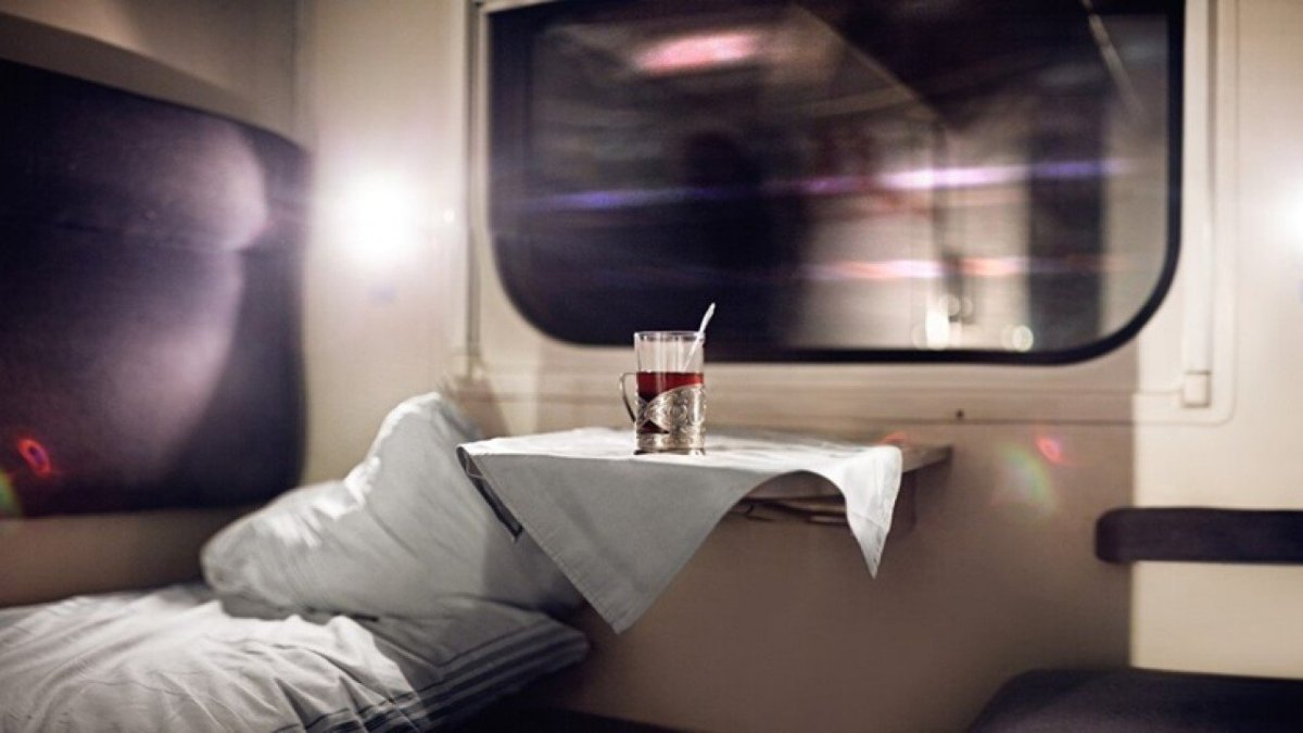 Купе поезда ночью