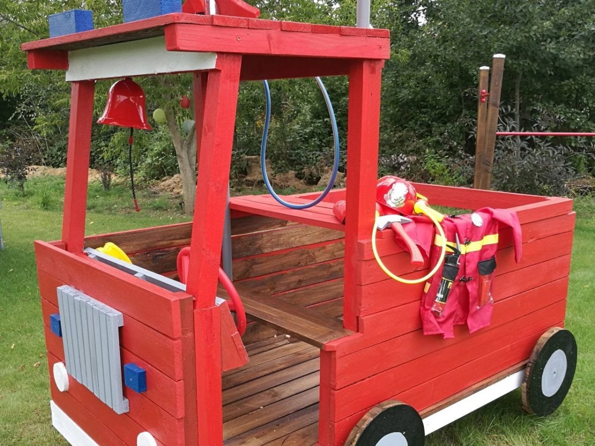 Машина для детской площадки