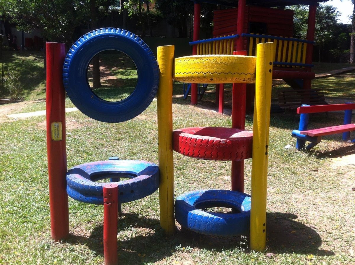 Площадка из шин для детей