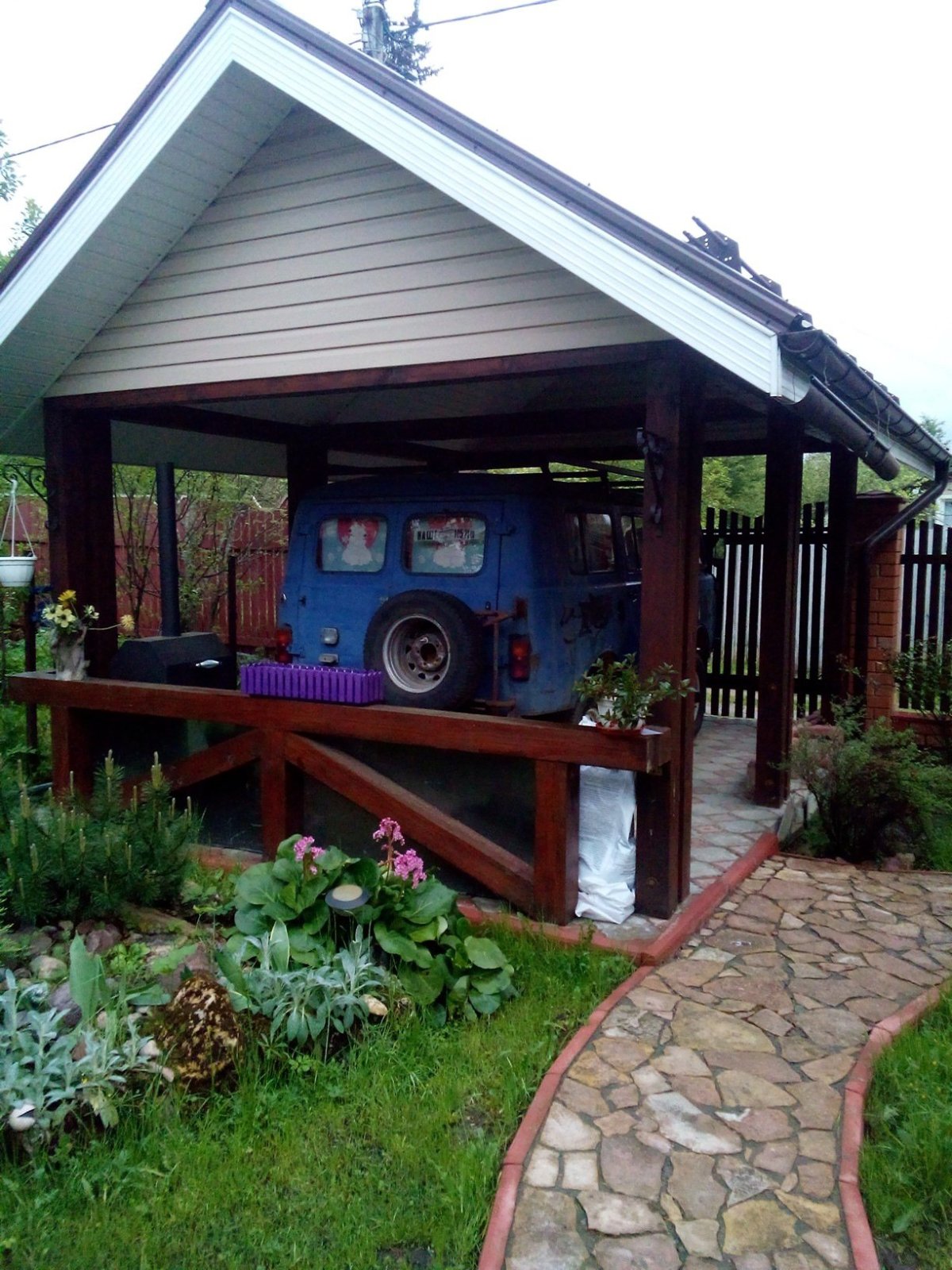 Место для машины на даче