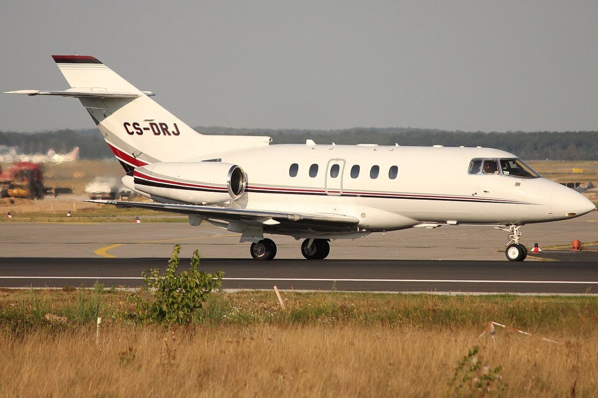 Hawker 700