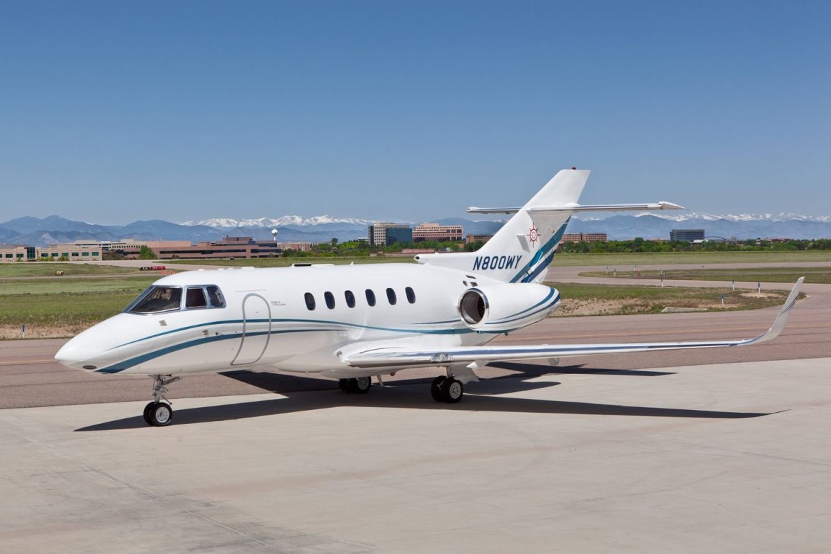 Hawker 800 самолет