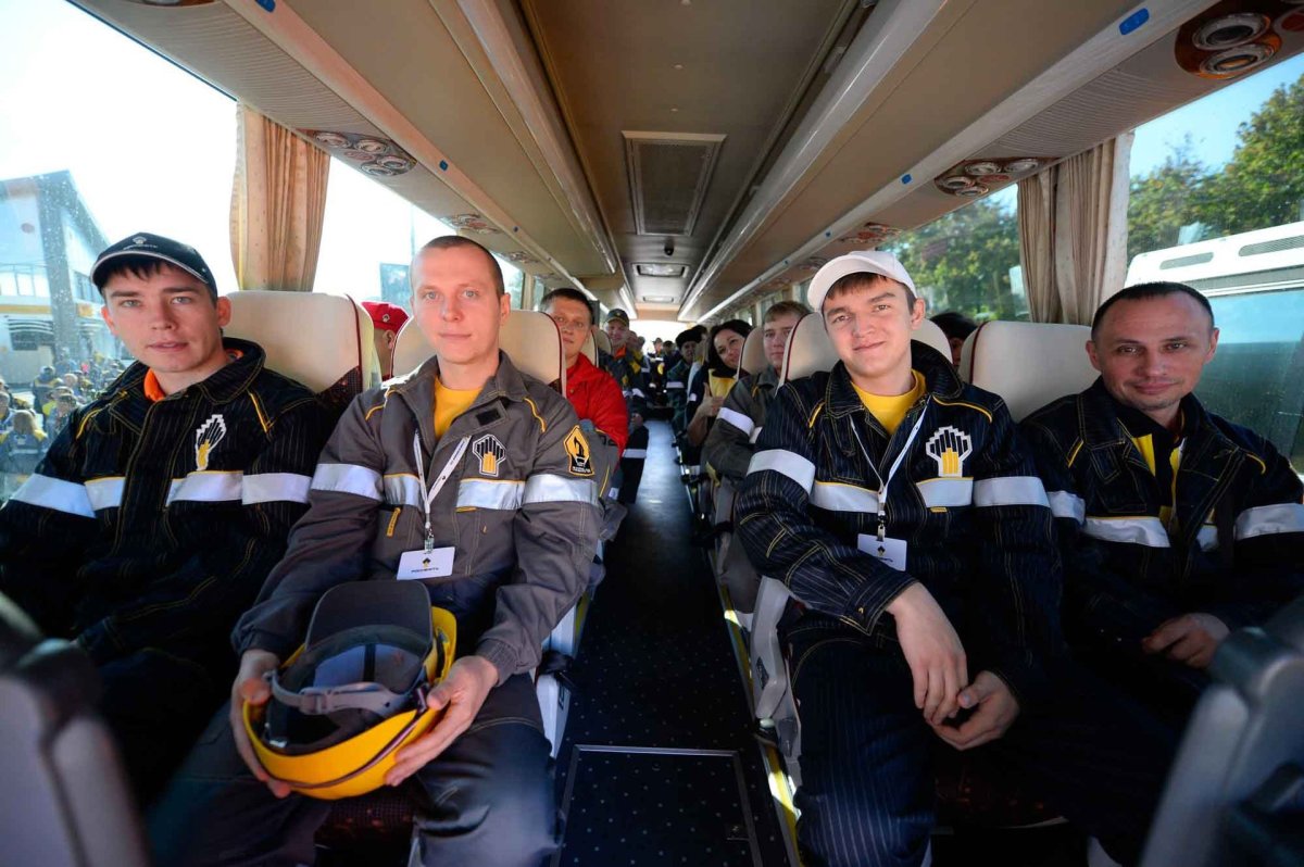 Автобусы и работники