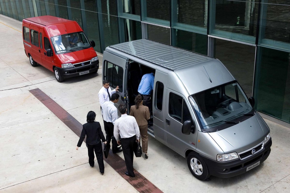 Люди в микроавтобусе