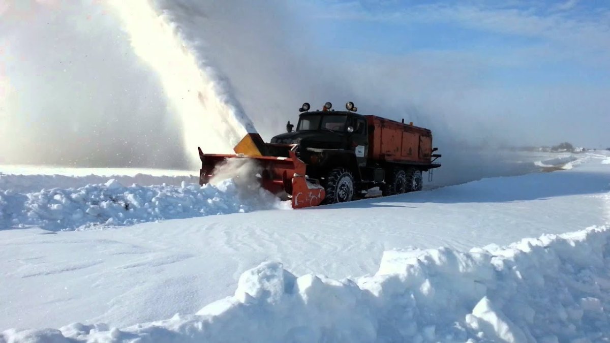 Военный Урал снегоуборочная