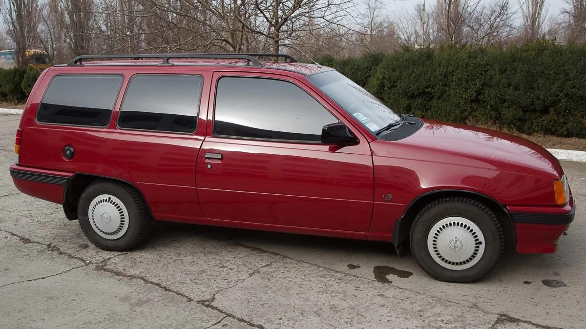 Opel Kadett универсал 3 двери