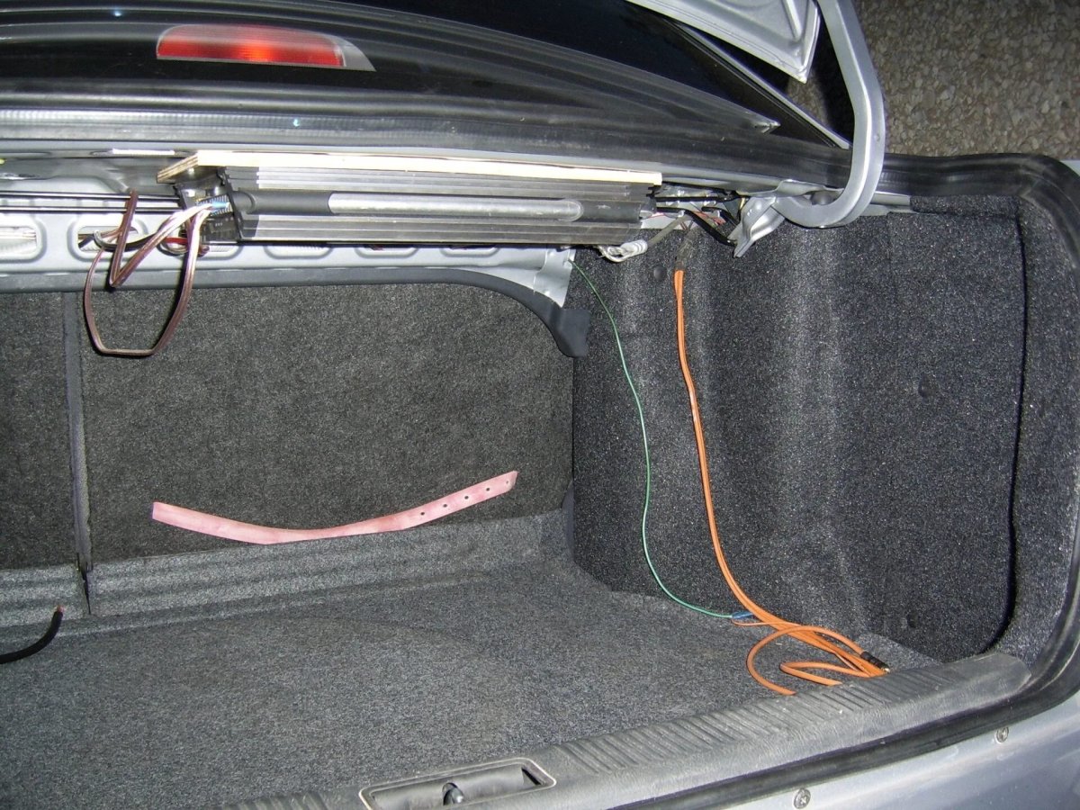 Hyundai Accent обшивка багажника