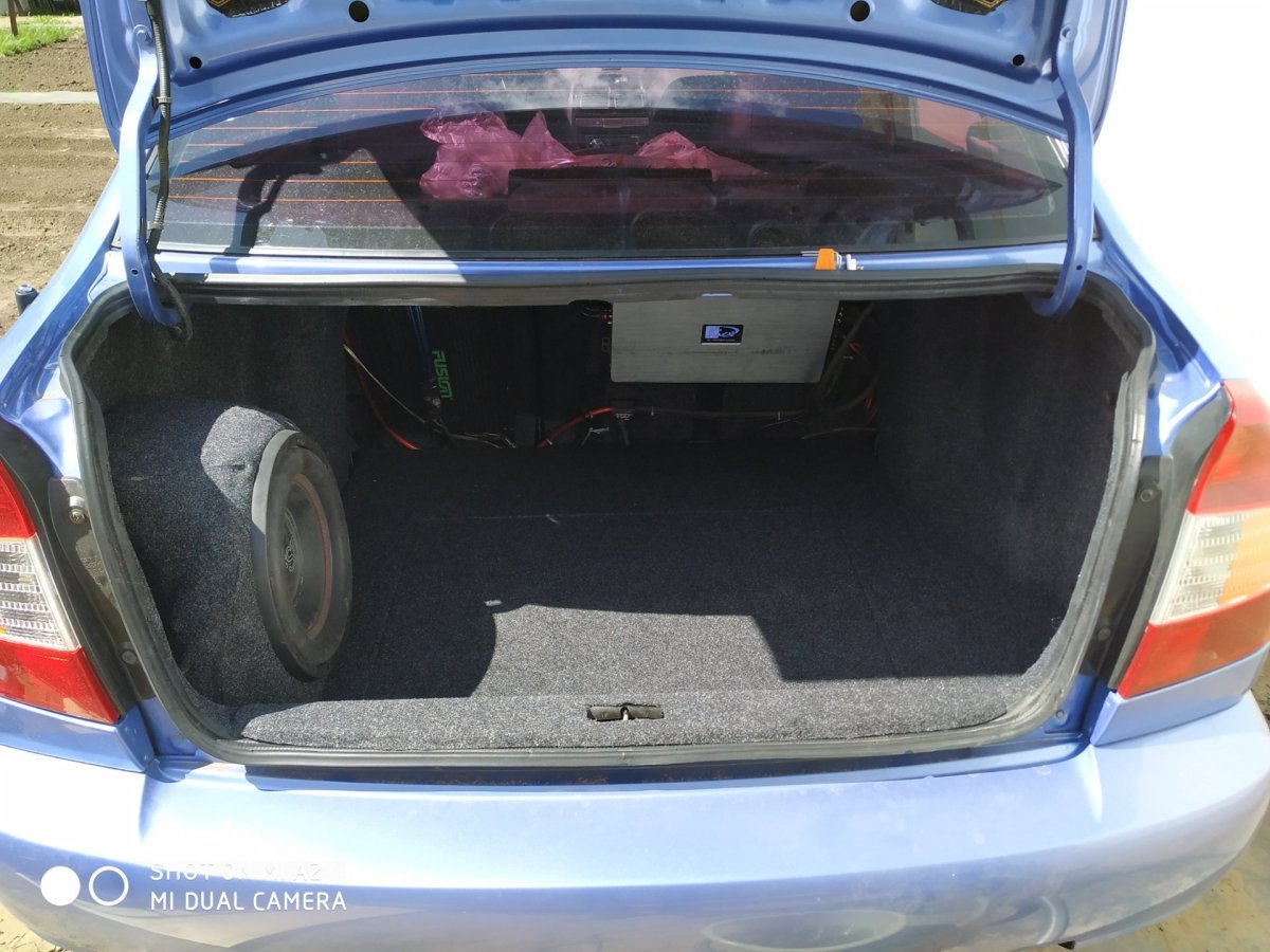 Стелс сабвуфер Хендай акцент