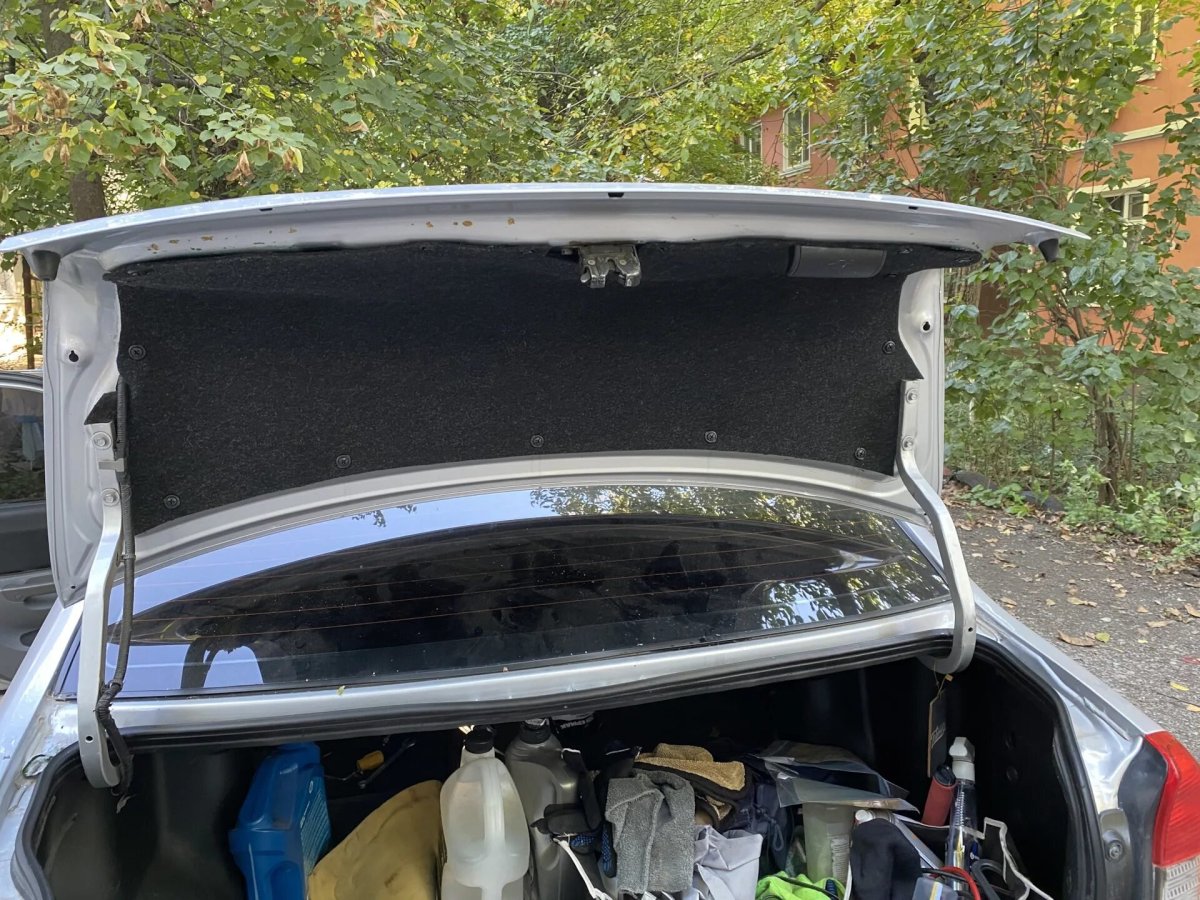 Обшивка крышки багажника акцент