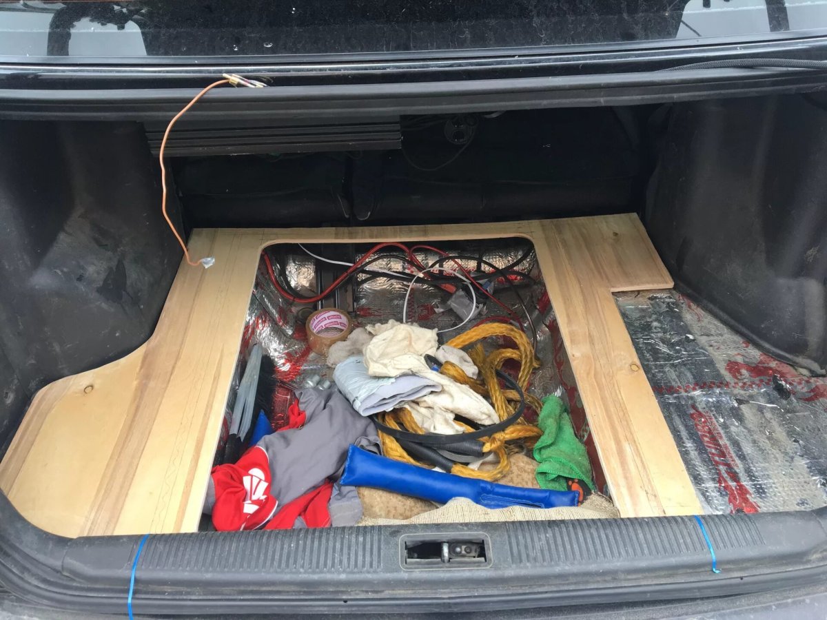 Фальшпол в багажник акцент