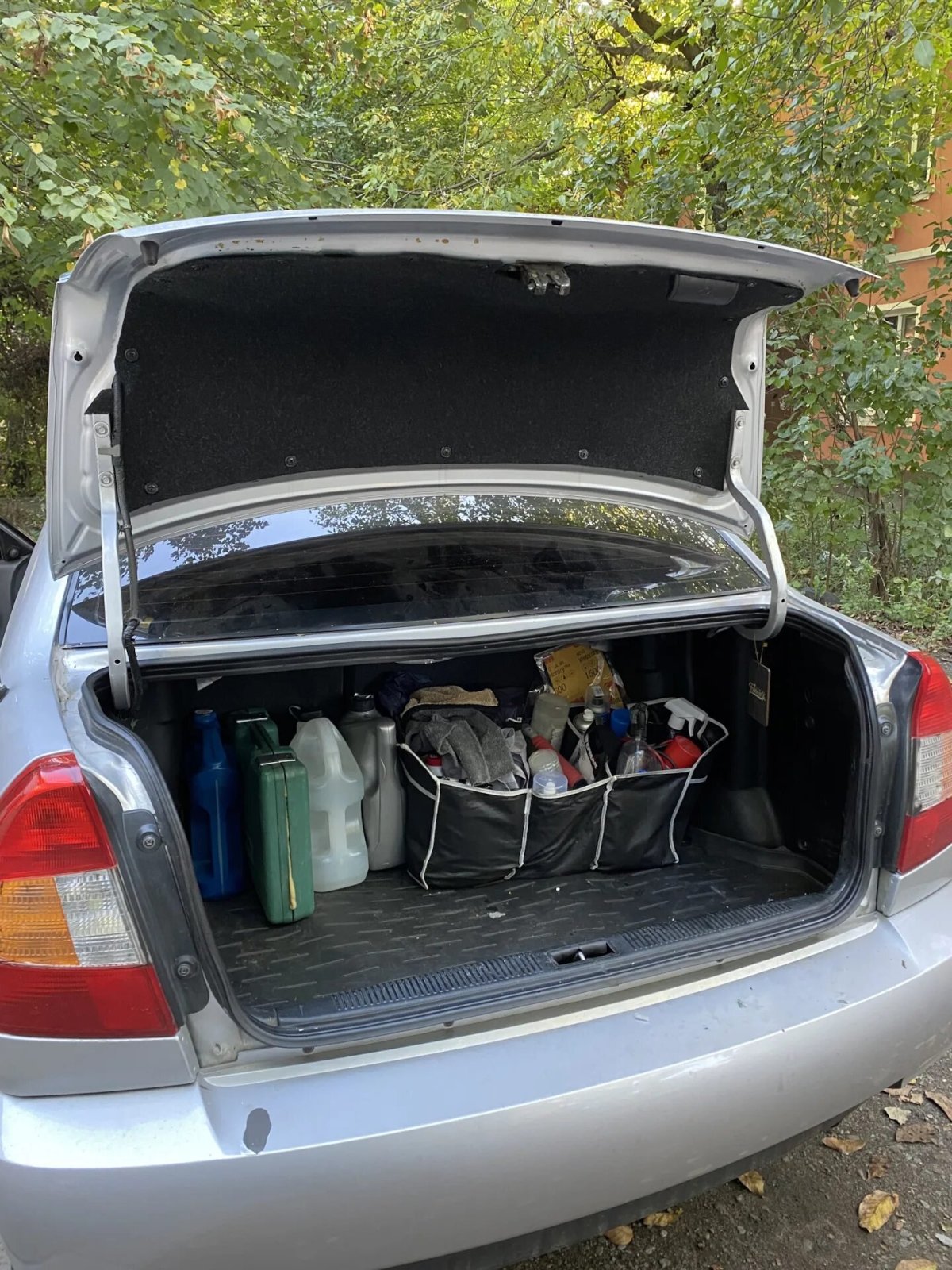 Запчасти Хендай акцент в багажнике шторки