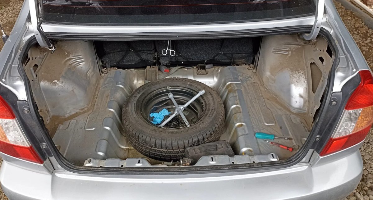 Резинка вентиляции багажника Зафира