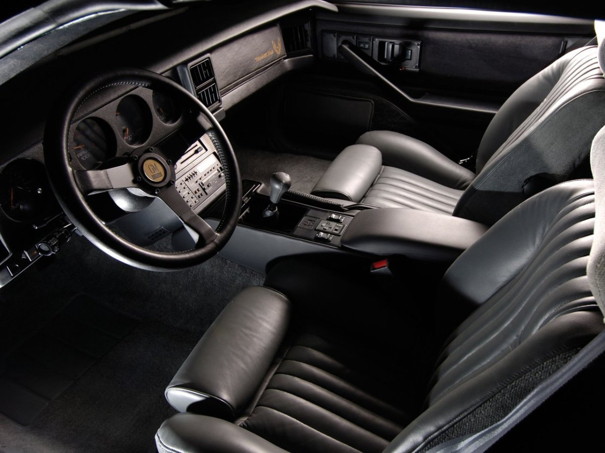 Pontiac Firebird 1982 салон
