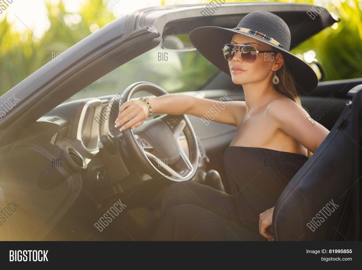 Дама в кабриолете