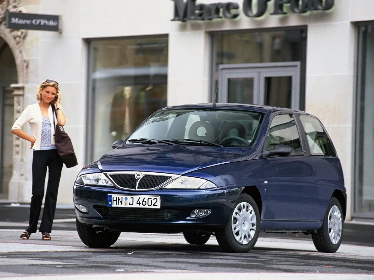 Лянча автомобиль Ypsilon