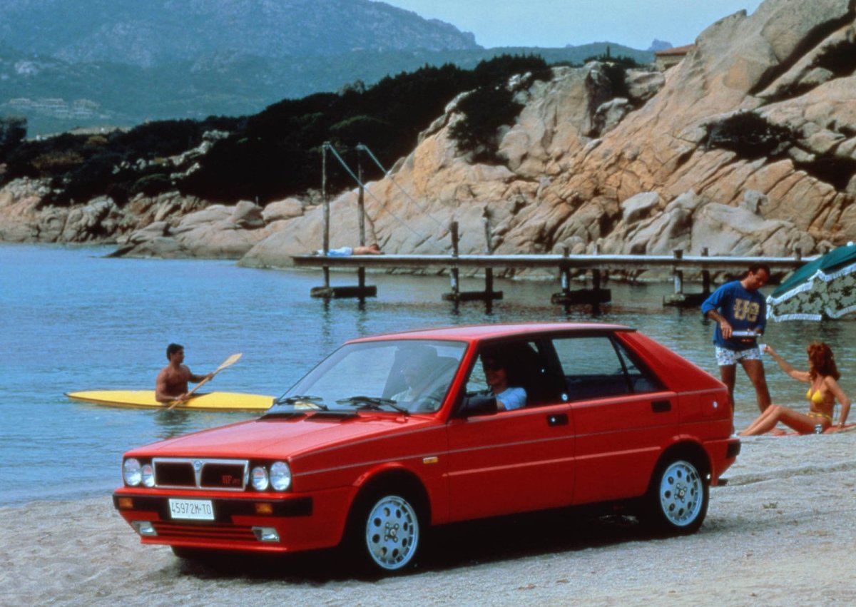 Автомобиль Lancia Delta