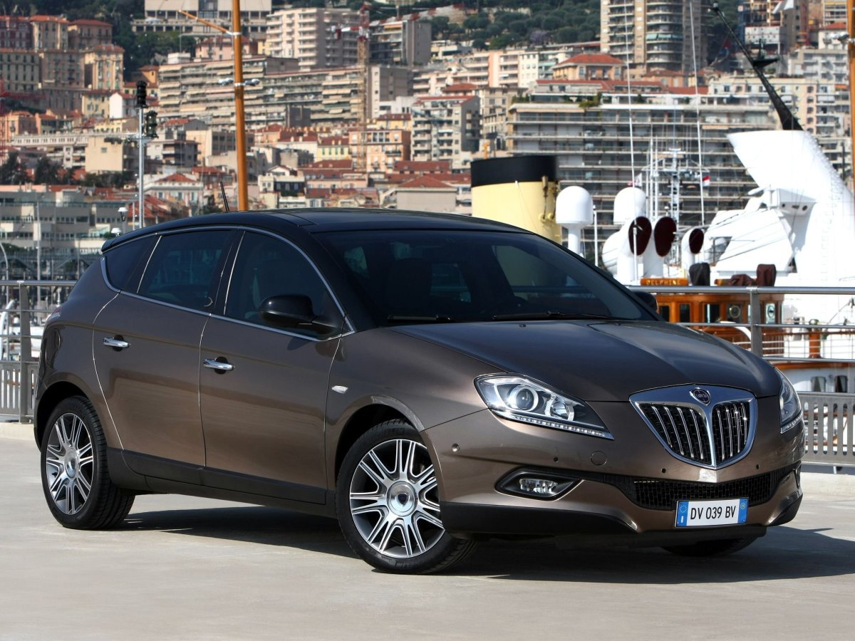 Лянча Дельта седан