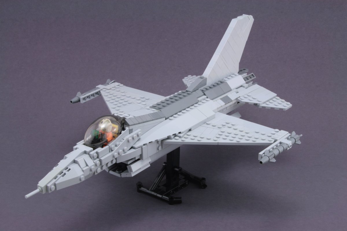 LEGO F 16