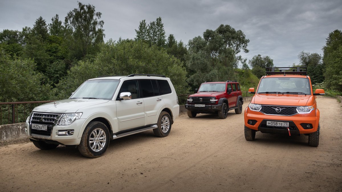 Танк 300 против УАЗ Патриот