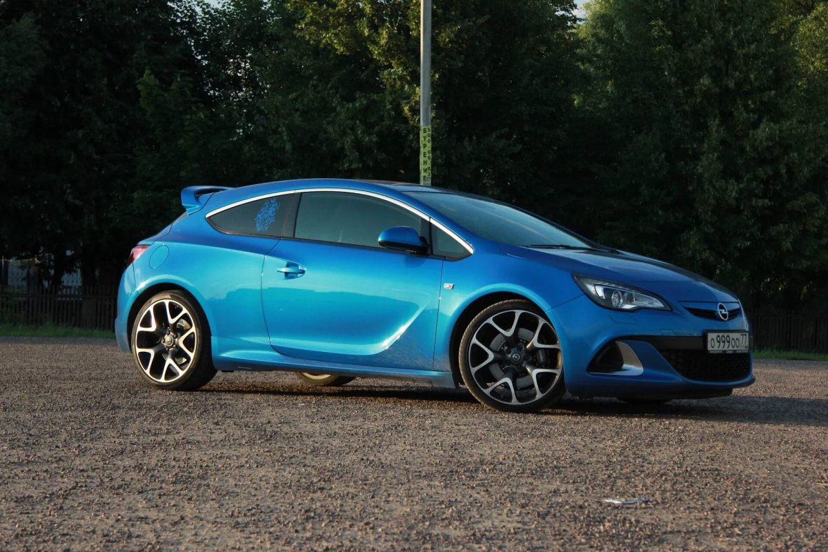 Opel Astra GTC OPC 2019