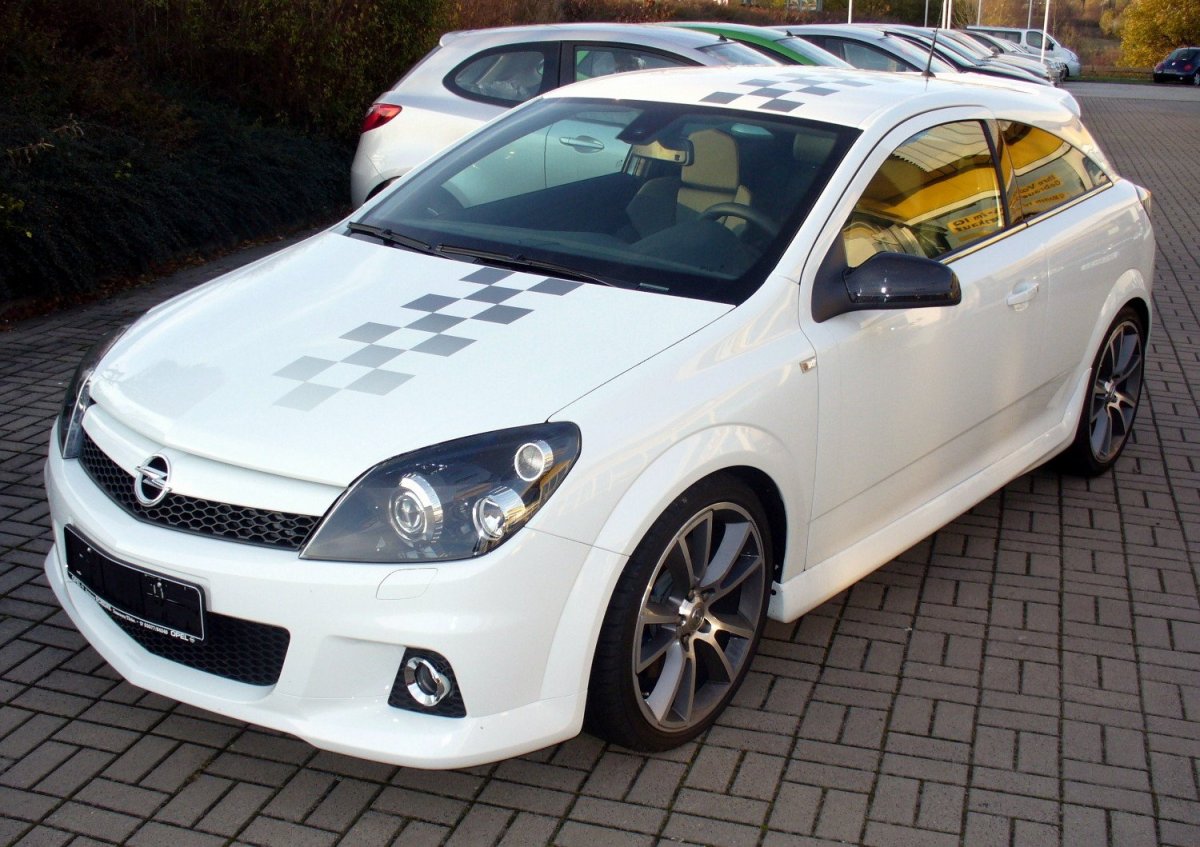 Opel Astra OPC Nurburgring Edition