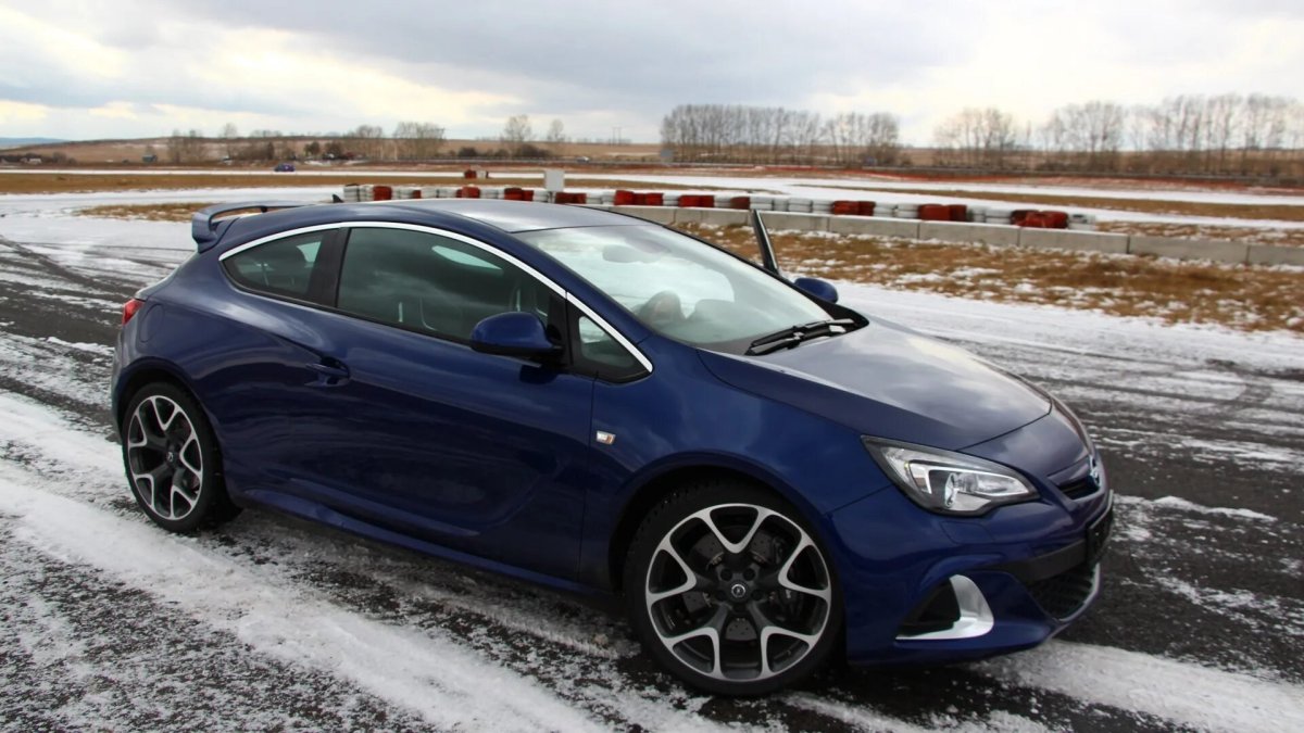 Opel Astra GTC синий