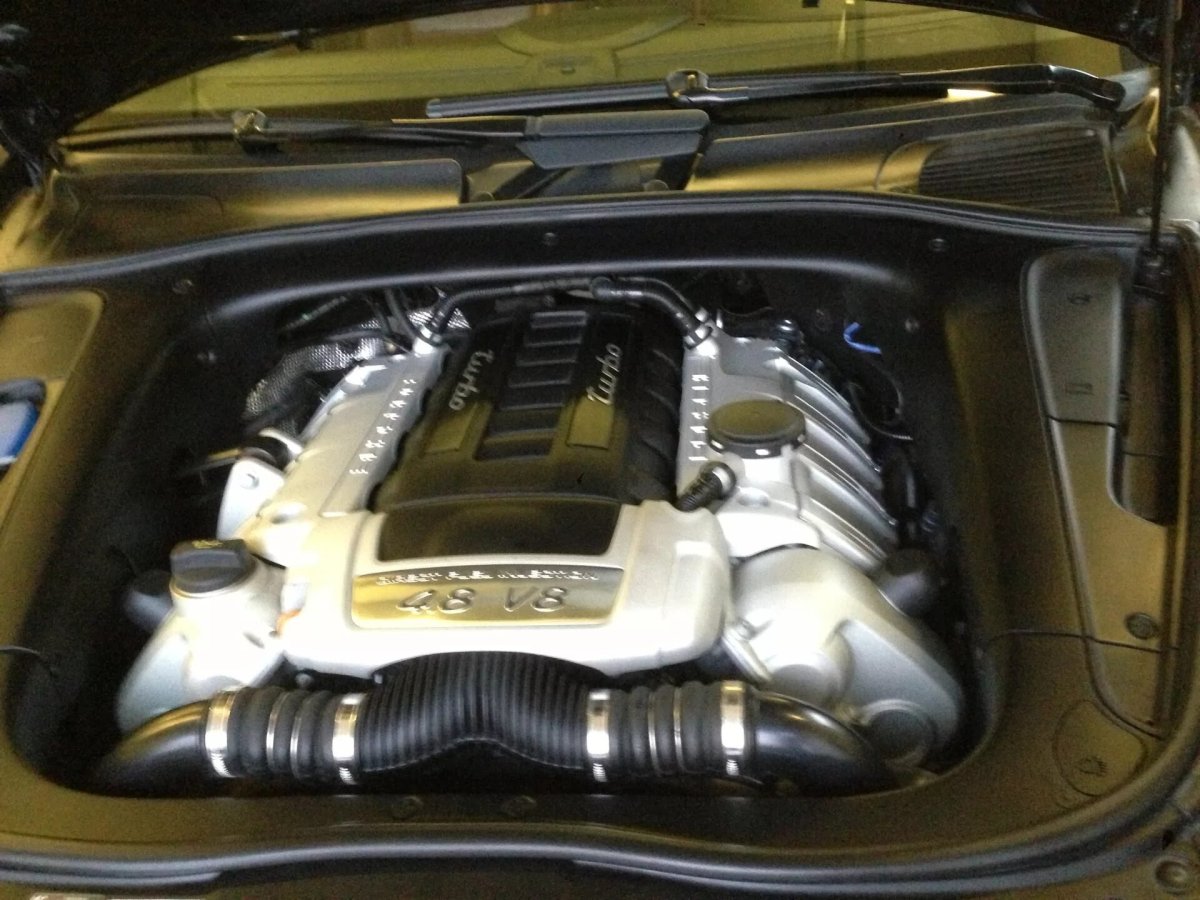Porsche Cayenne подкапотка